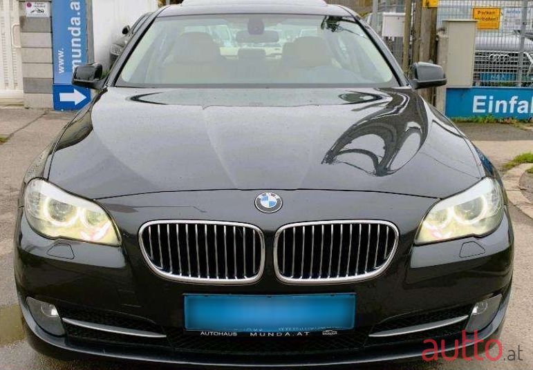 2011' BMW 5Er-Reihe photo #2