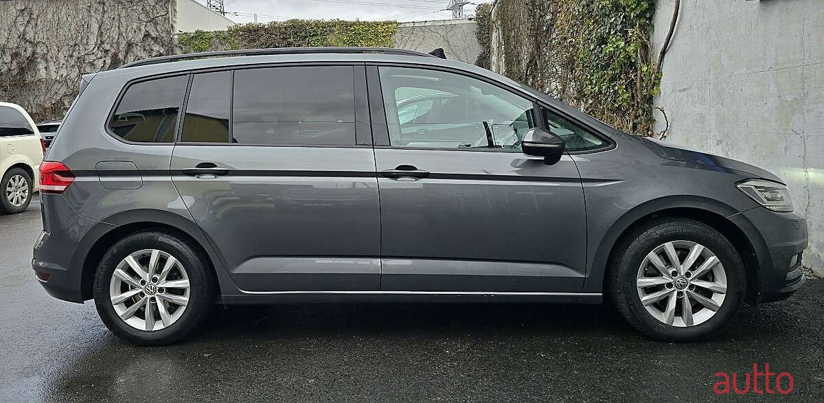 2018' Volkswagen Touran photo #4