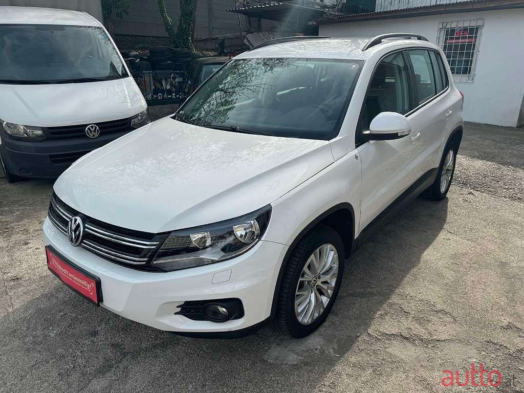 2012' Volkswagen Tiguan photo #3