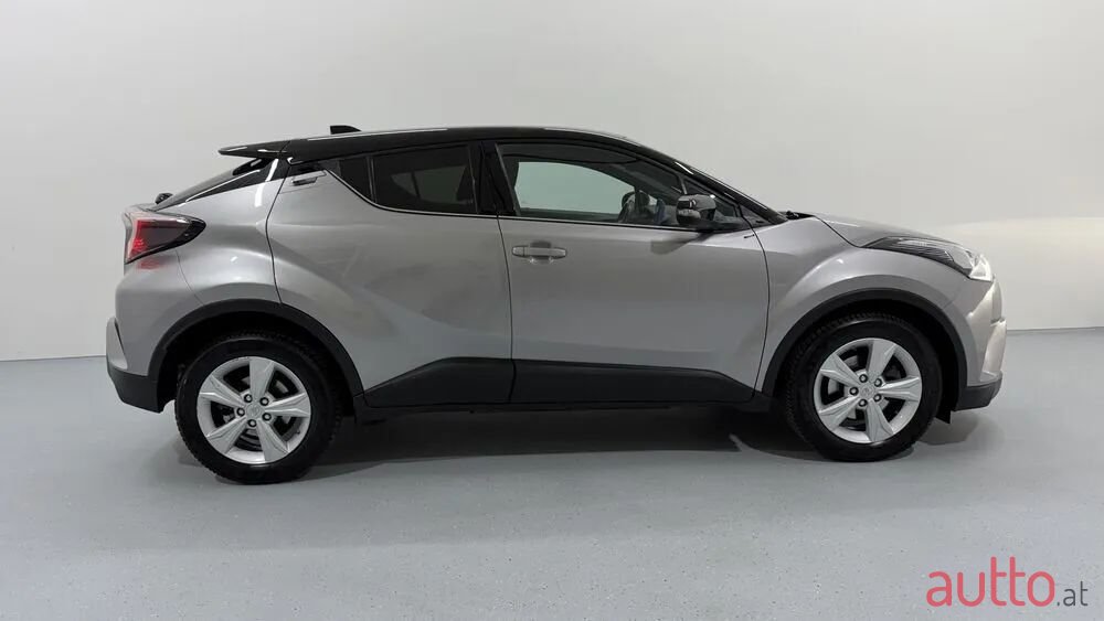 2017' Toyota C-HR photo #6