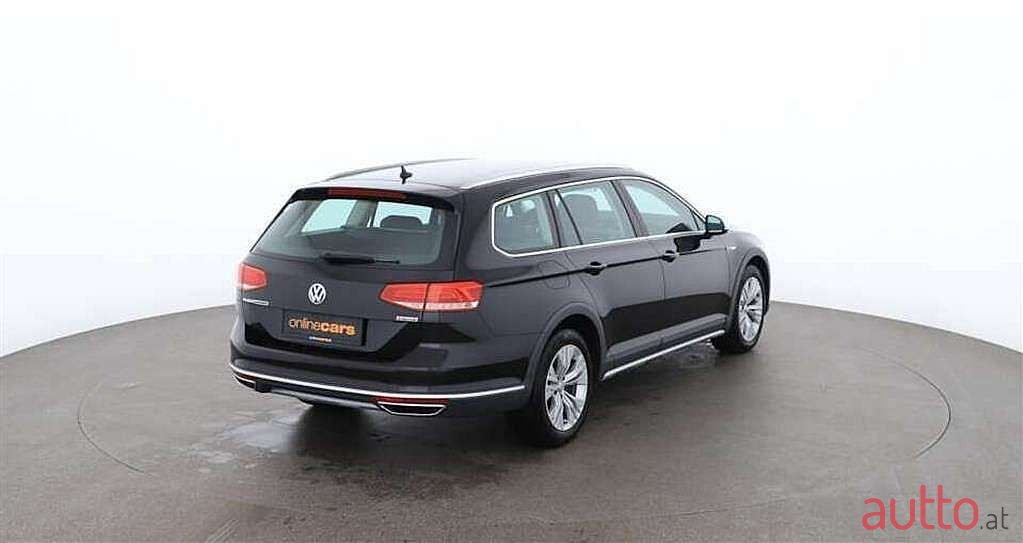 2018' Volkswagen Passat photo #3