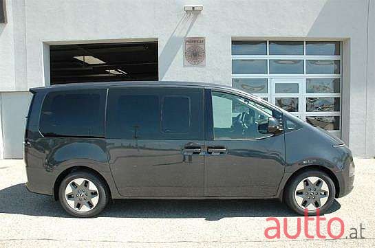 2022' Hyundai Staria photo #3