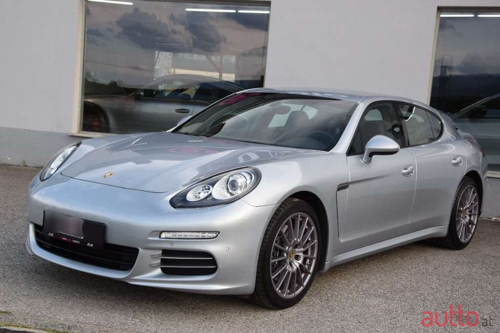 2013' Porsche Panamera photo #2
