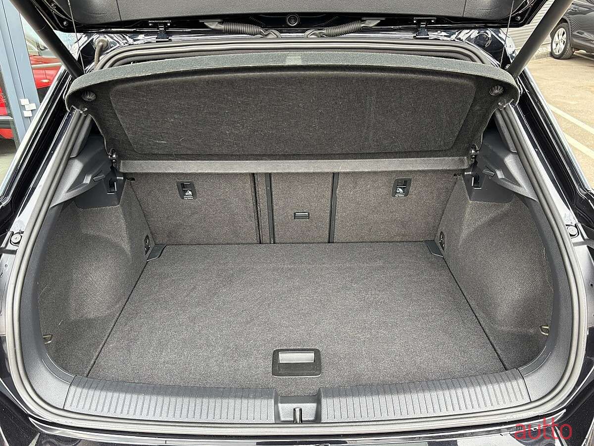 2019' Volkswagen T-Roc photo #6