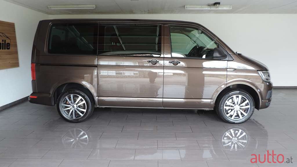 2016' Volkswagen Multivan photo #2