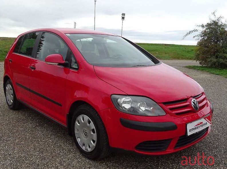 2005' Volkswagen Golf photo #1