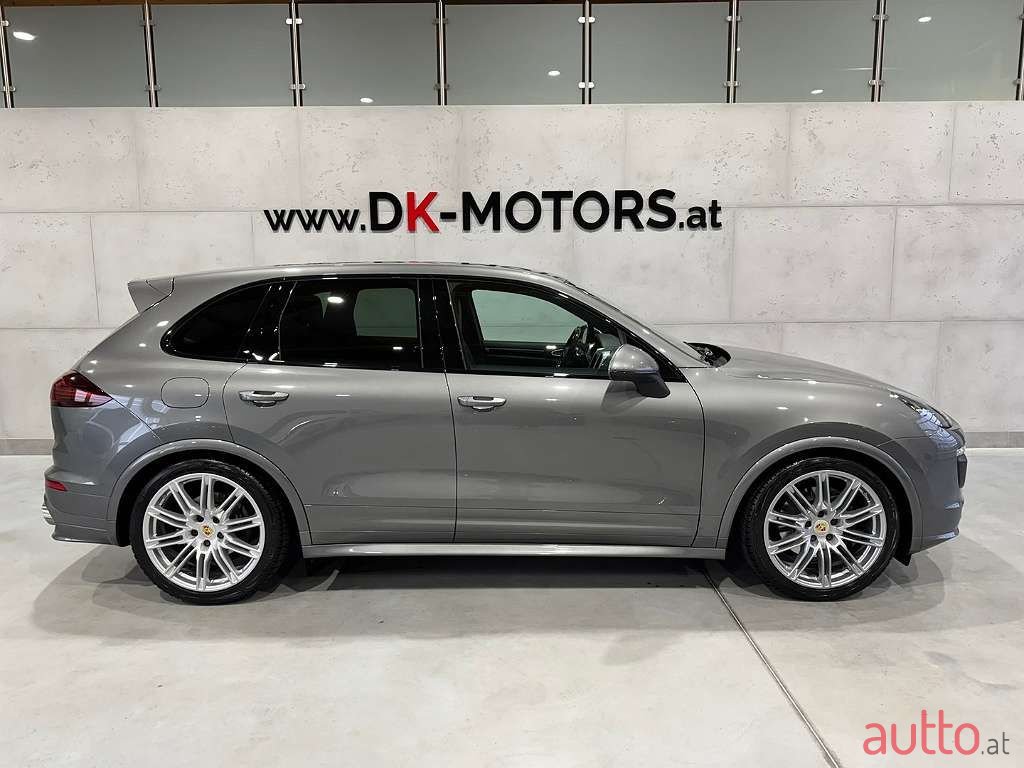 2016' Porsche Cayenne photo #1