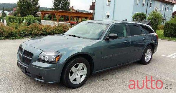 2005' Dodge Magnum photo #1