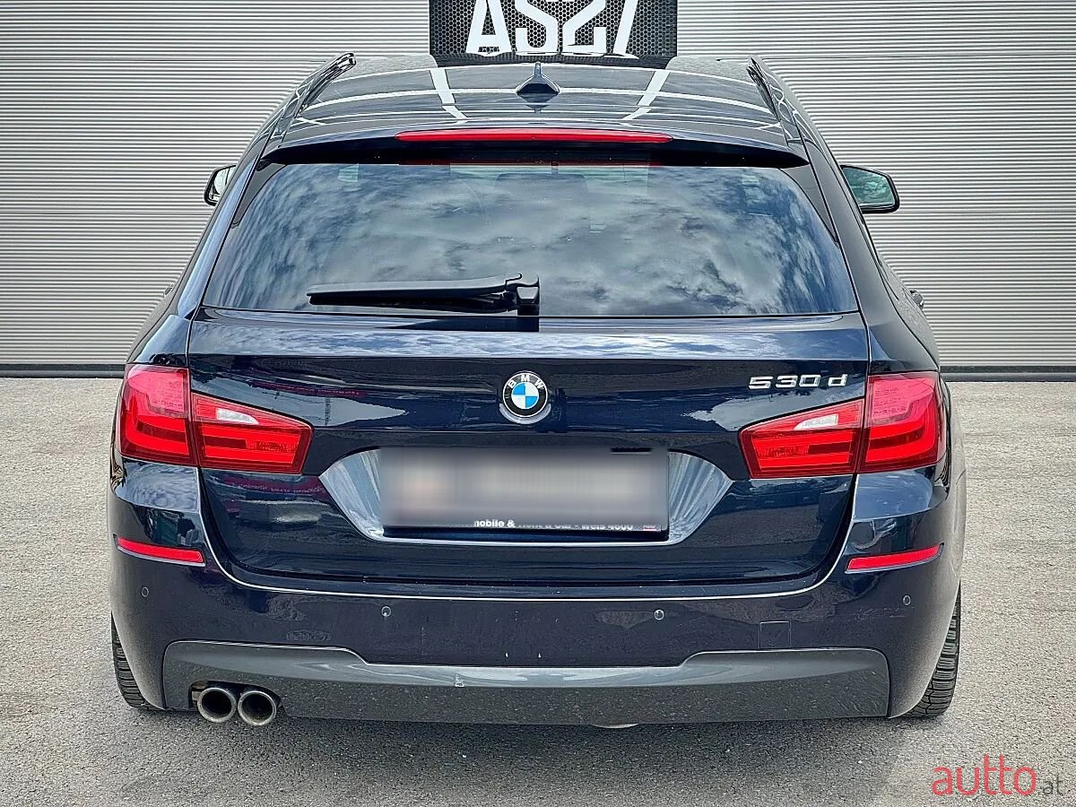 2011' BMW 5Er-Reihe photo #5