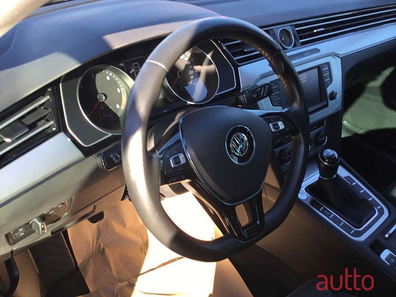 2016' Volkswagen Passat photo #4