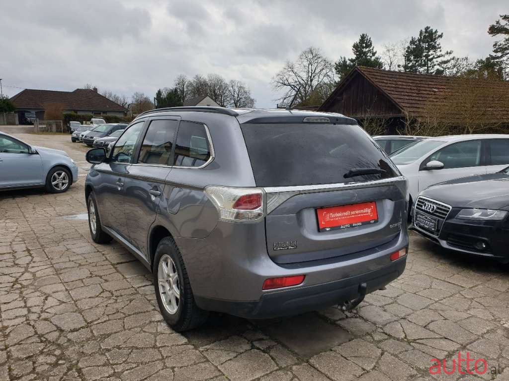 2013' Mitsubishi Outlander photo #6