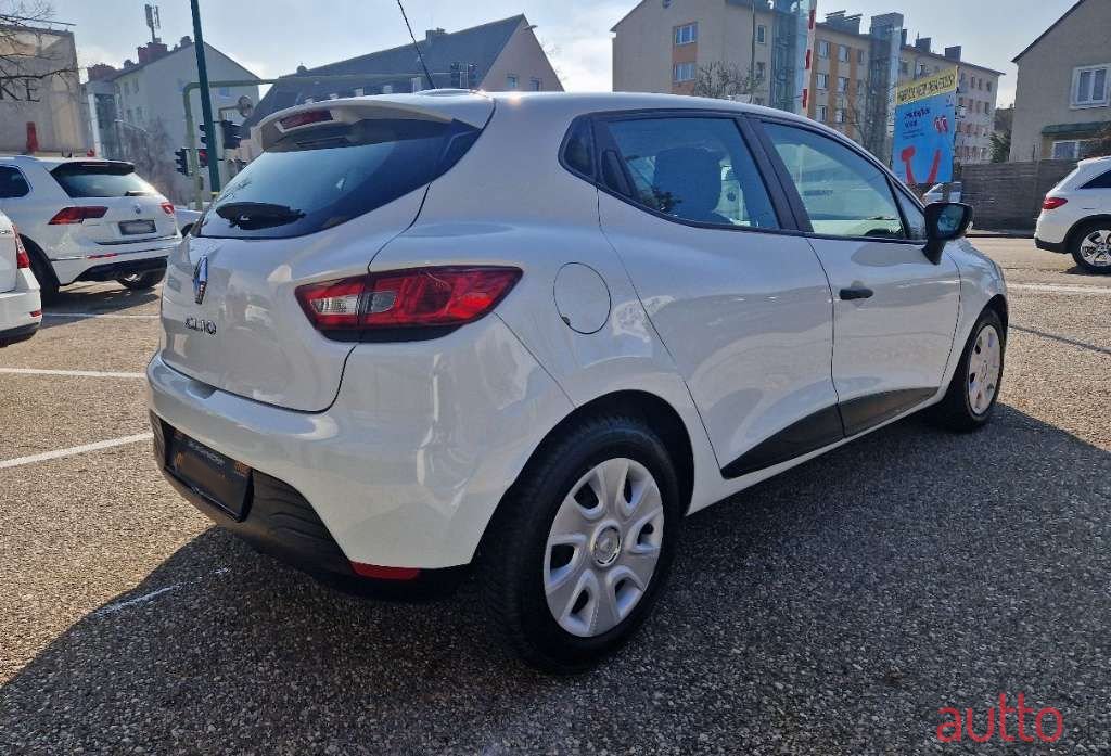 2013' Renault Clio photo #4