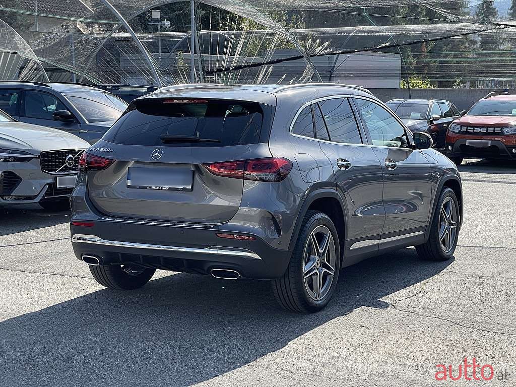 2021' Mercedes-Benz Gla-Klasse photo #3