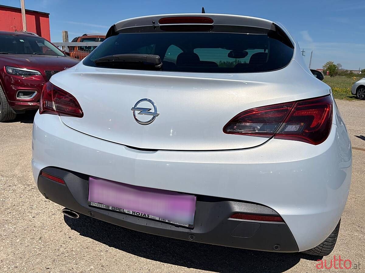 2012' Opel Astra photo #6