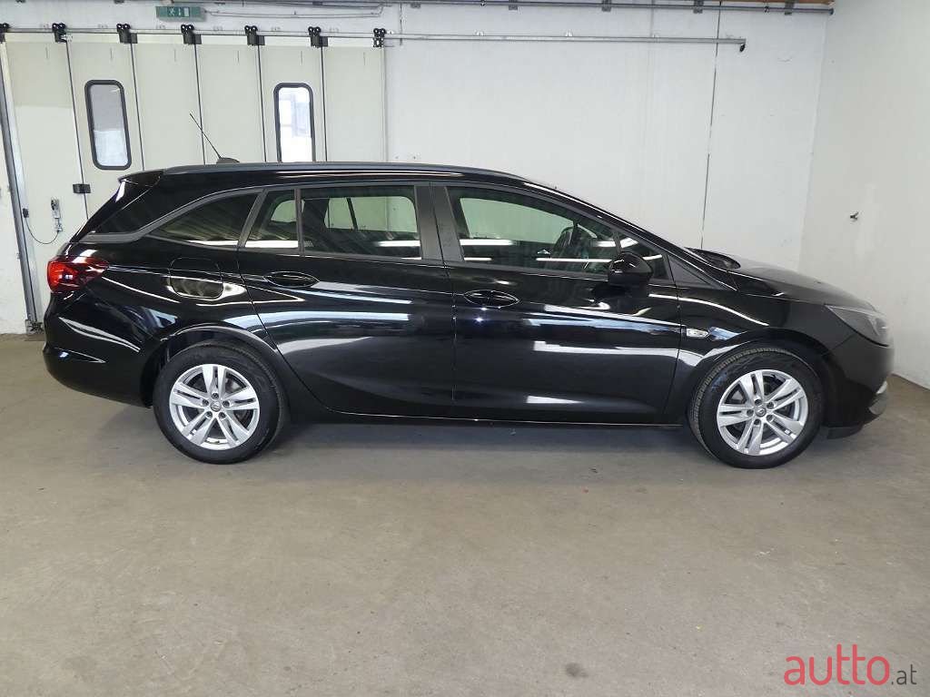 2020' Opel Astra photo #5