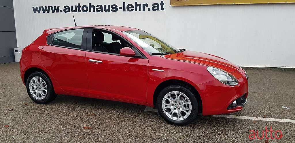 2019' Alfa Romeo Giulietta photo #2