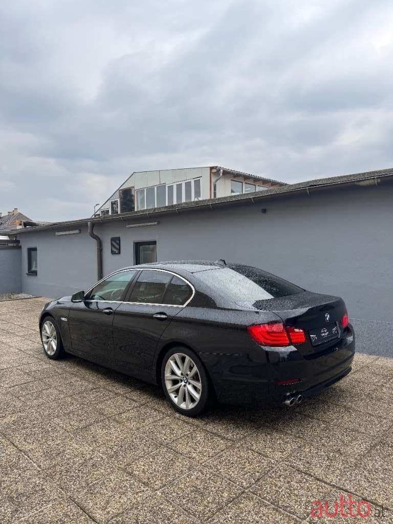 2011' BMW 5Er-Reihe photo #6