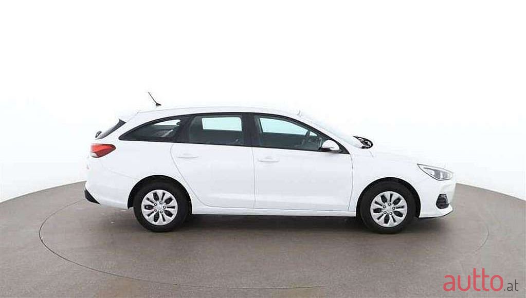 2020' Hyundai i30 photo #2