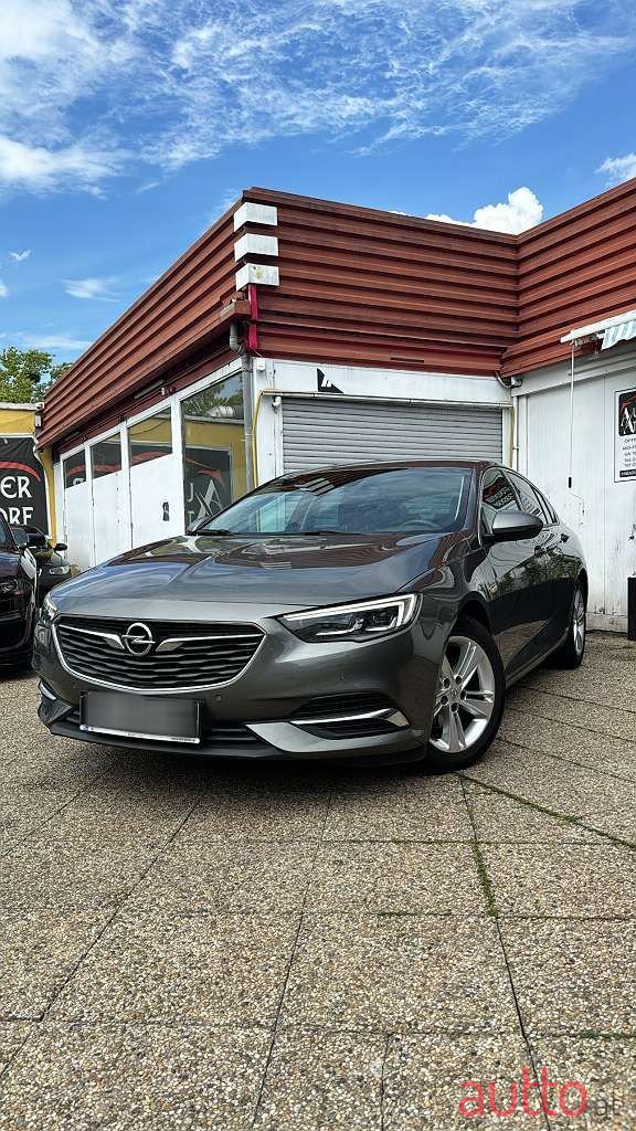 2018' Opel Insignia photo #5
