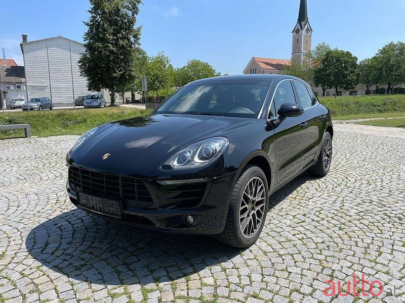 2015' Porsche Macan photo #2