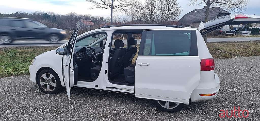 2012' Volkswagen Sharan photo #5