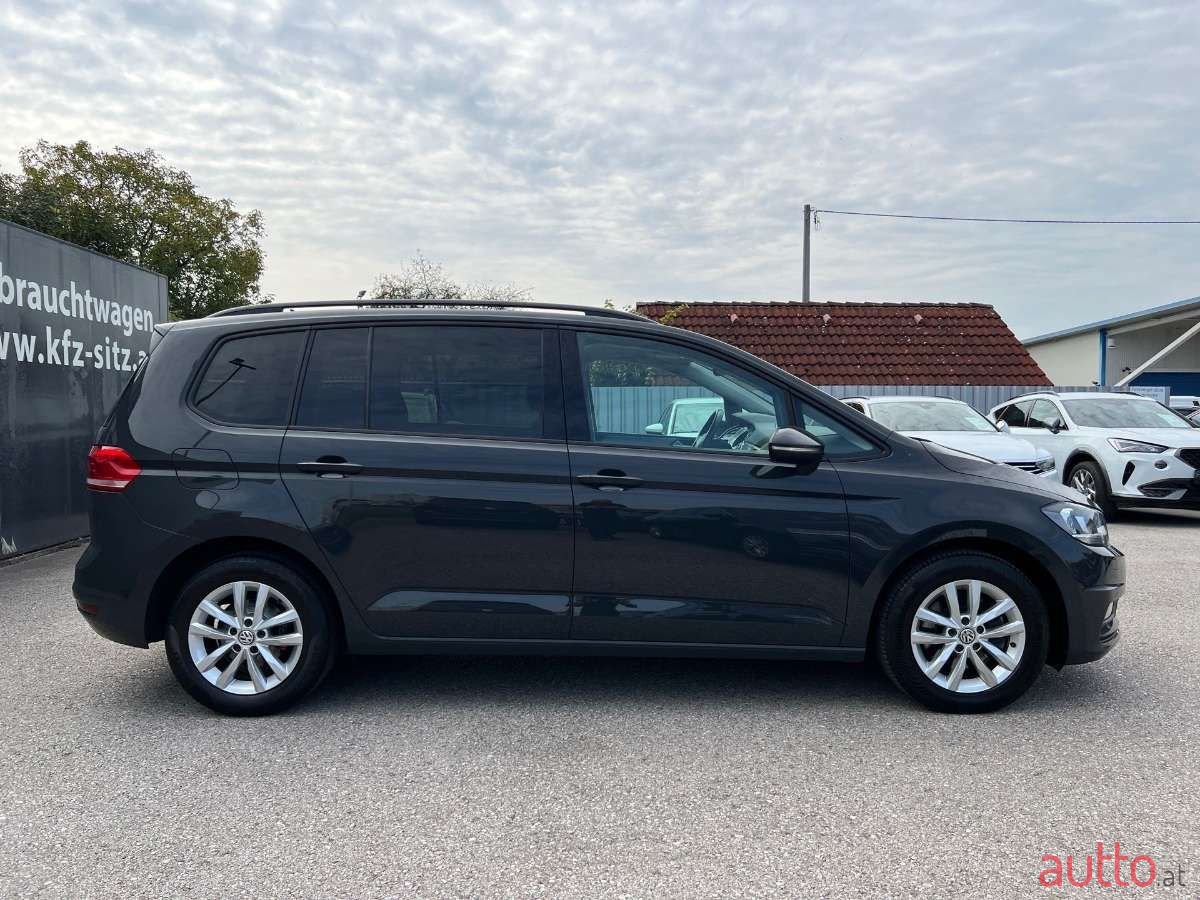 2019' Volkswagen Touran photo #2