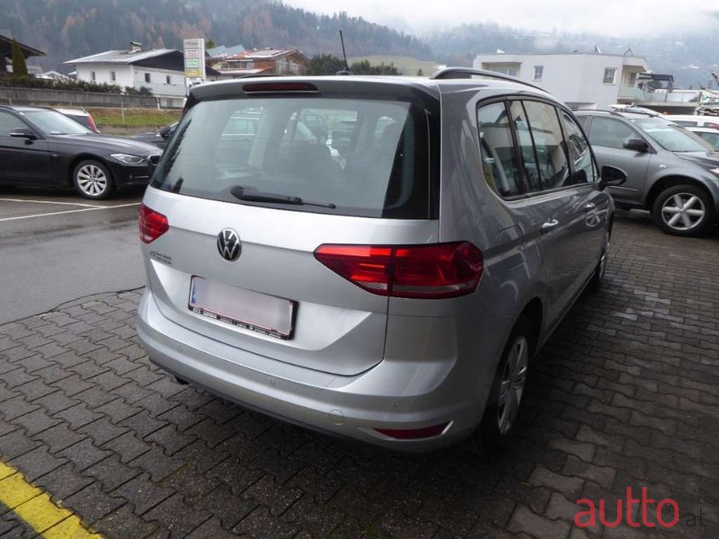 2021' Volkswagen Touran photo #6