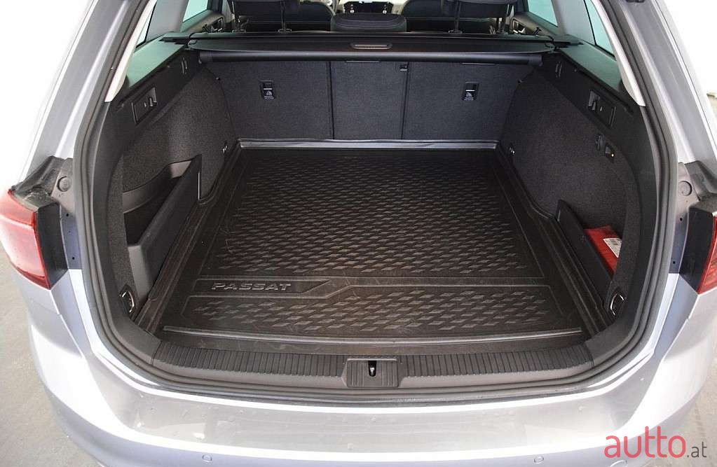 2021' Volkswagen Passat photo #6