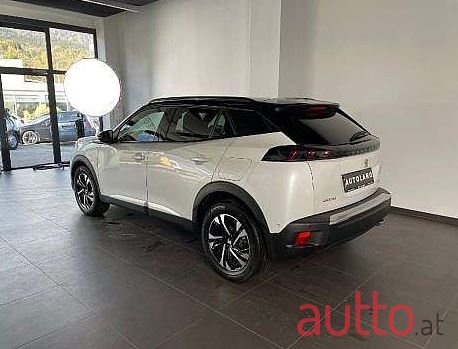 2020' Peugeot 2008 photo #3