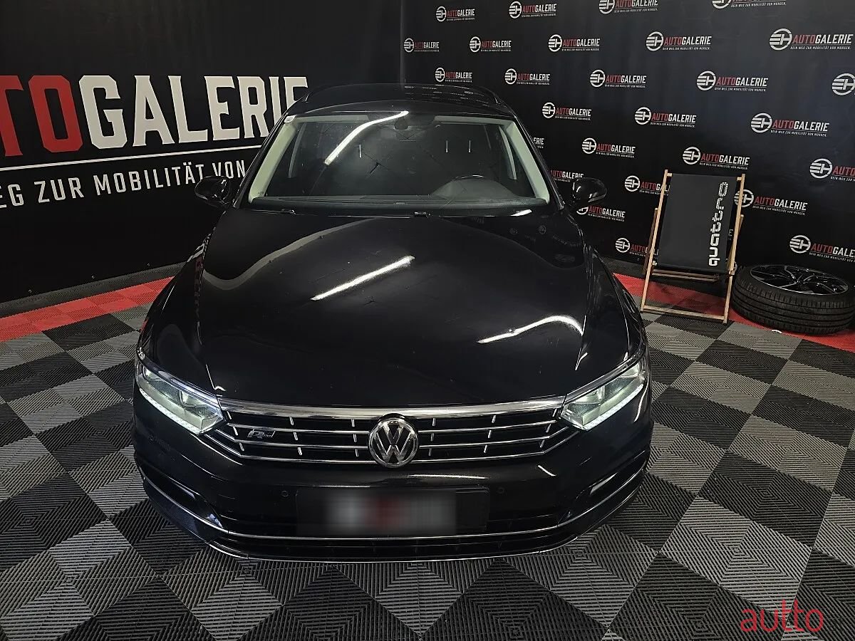 2017' Volkswagen Passat photo #2