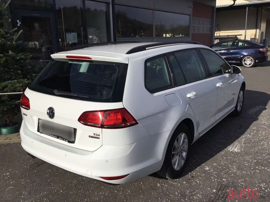 2017' Volkswagen Golf photo #4