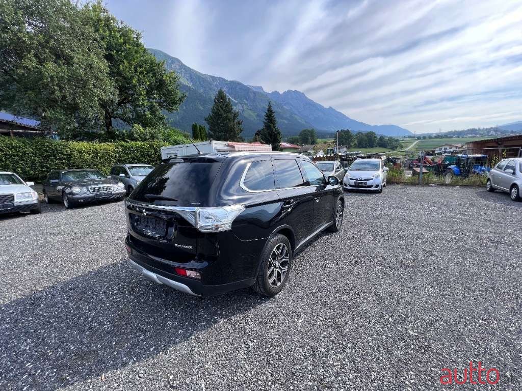 2014' Mitsubishi Outlander photo #1