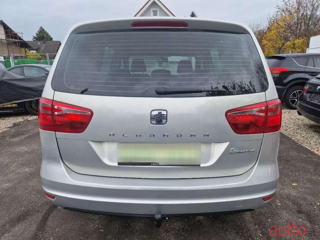 2010' SEAT Alhambra photo #4