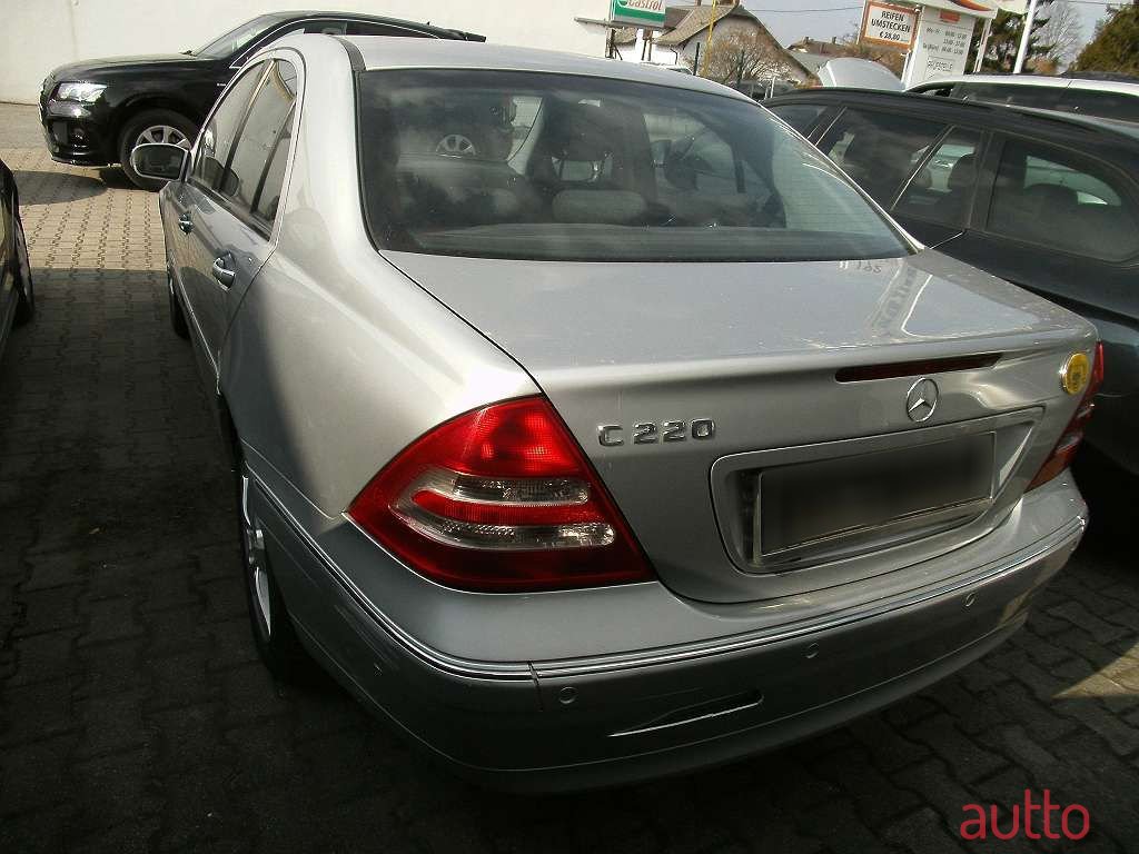 2002' Mercedes-Benz C-Klasse photo #3