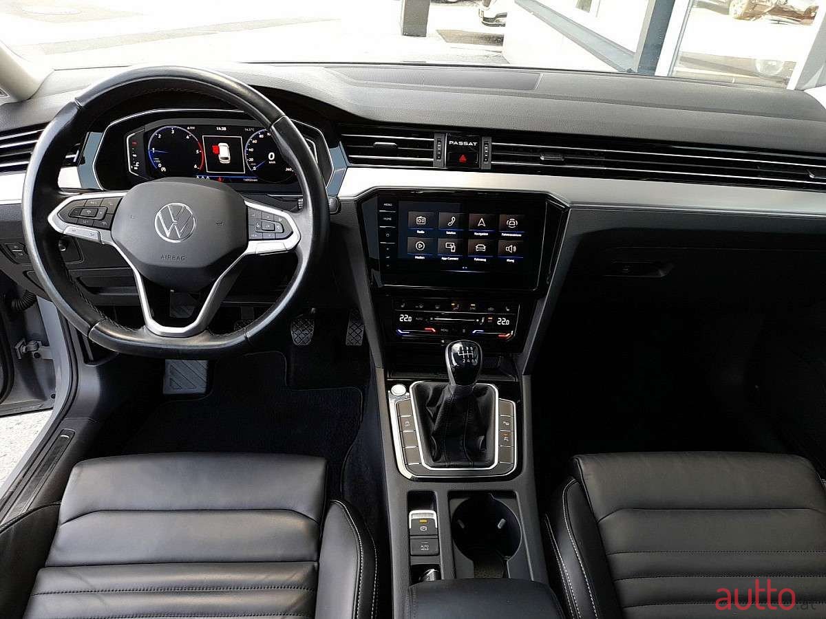 2022' Volkswagen Passat photo #3