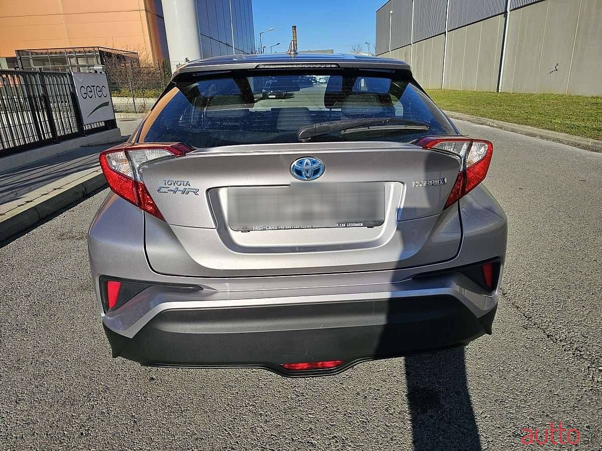 2017' Toyota C-HR photo #4