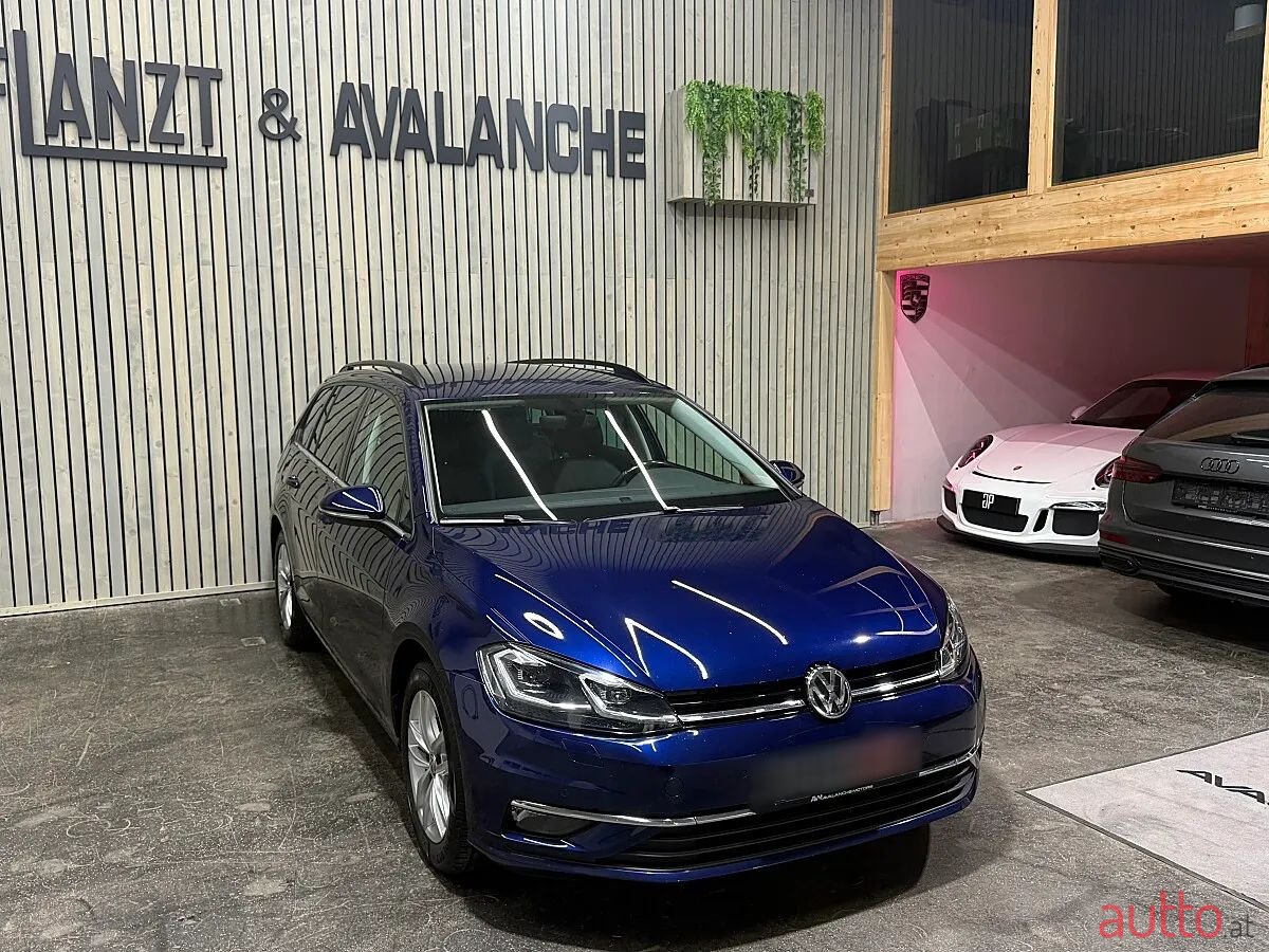 2019' Volkswagen Golf photo #5