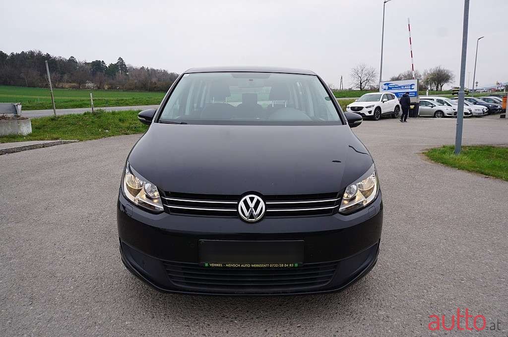 2014' Volkswagen Touran photo #1