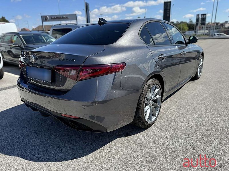 2021' Alfa Romeo Giulia photo #4