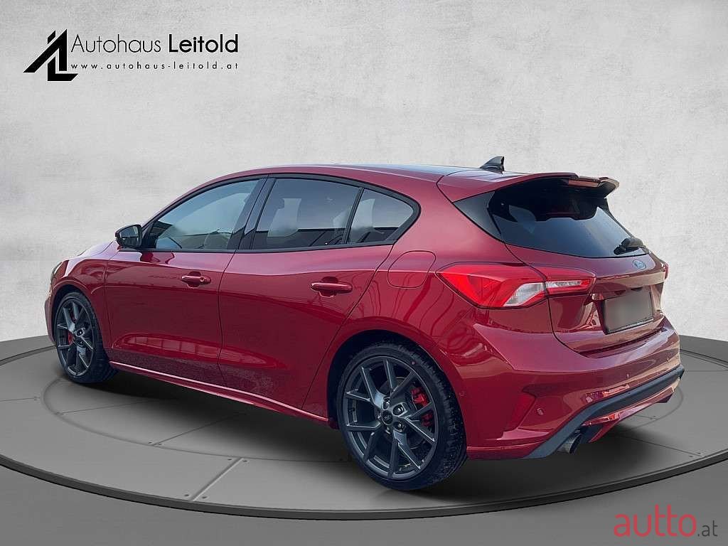 2022' Ford Focus photo #3