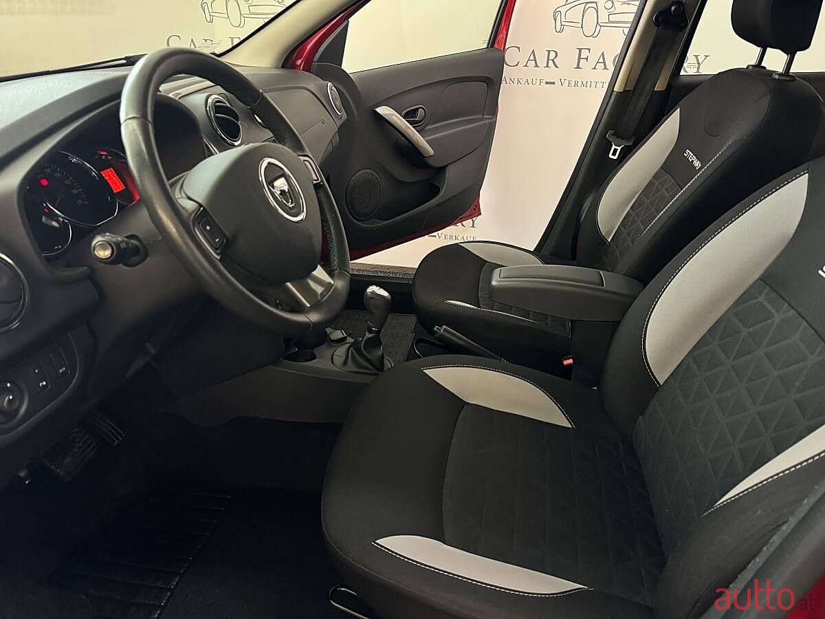 2016' Dacia Sandero photo #3