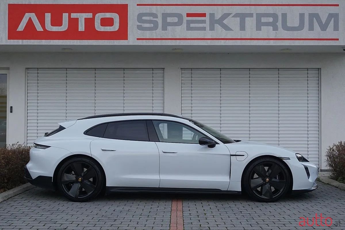 2022' Porsche Taycan photo #6