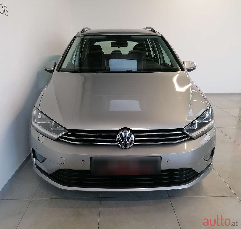 2017' Volkswagen Golf photo #2