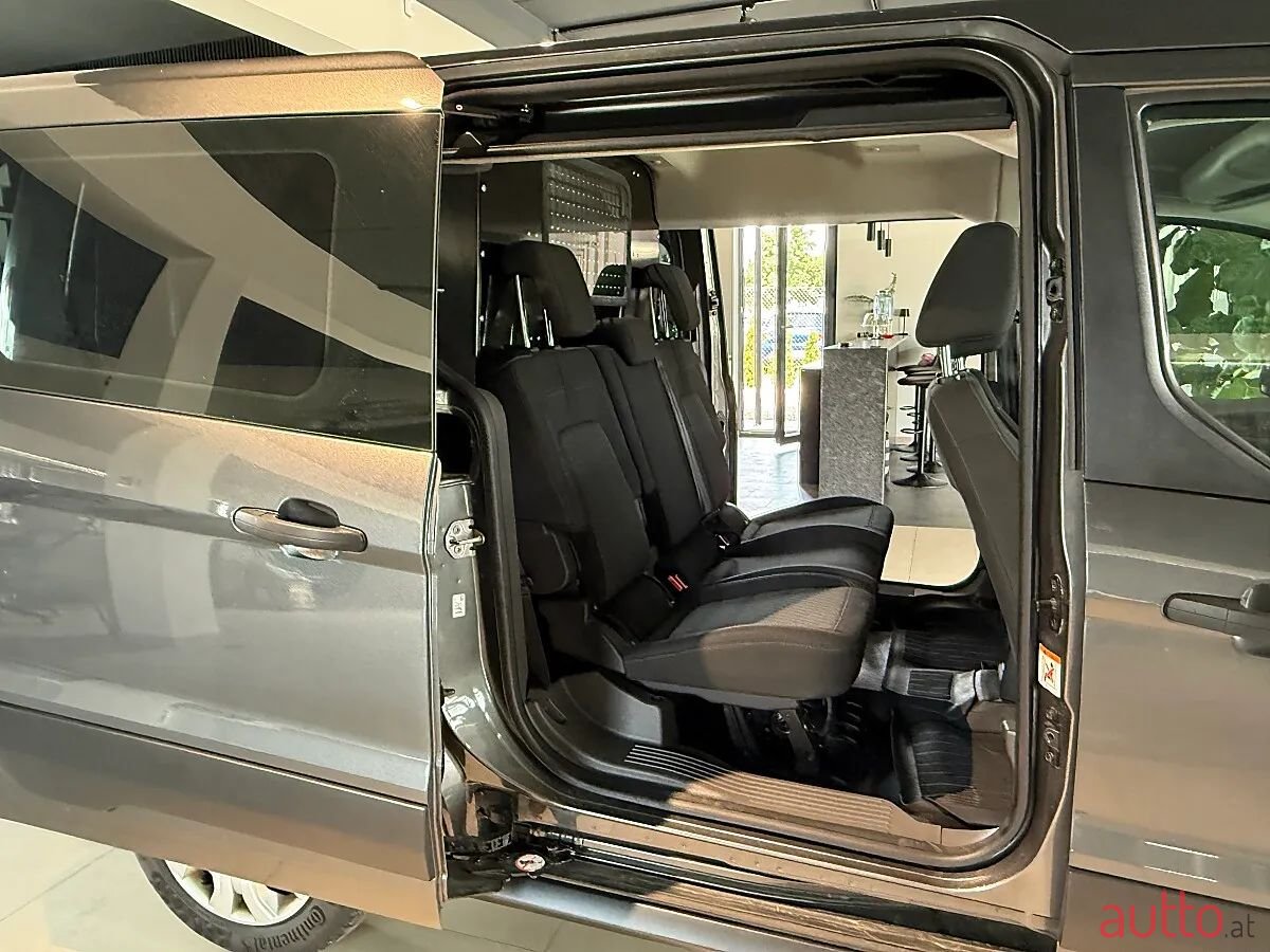 2023' Ford Tourneo photo #5