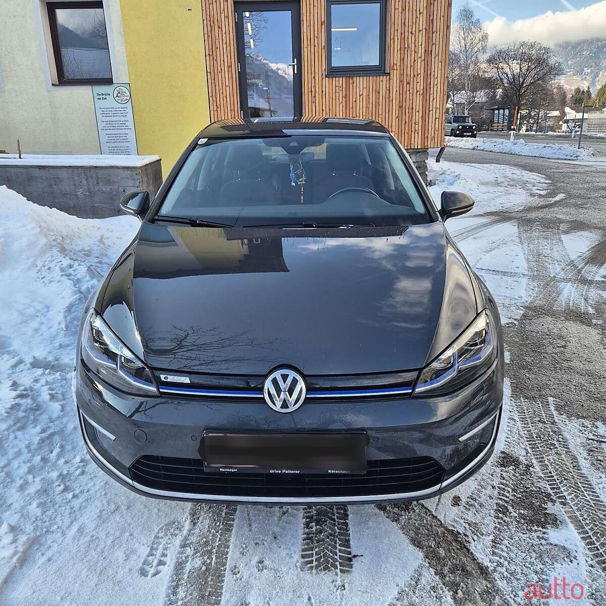 2018' Volkswagen Golf photo #2