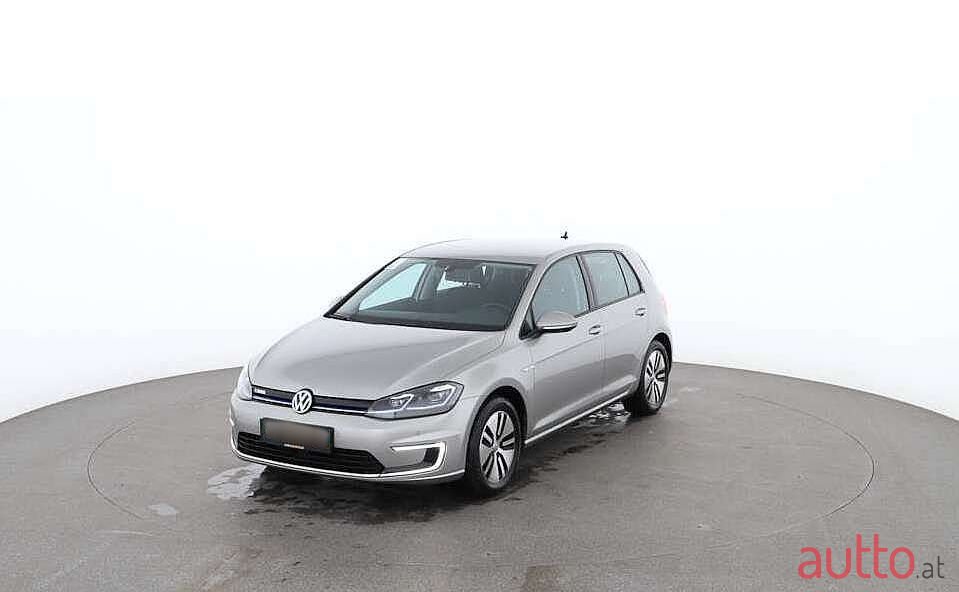 2018' Volkswagen Golf photo #1