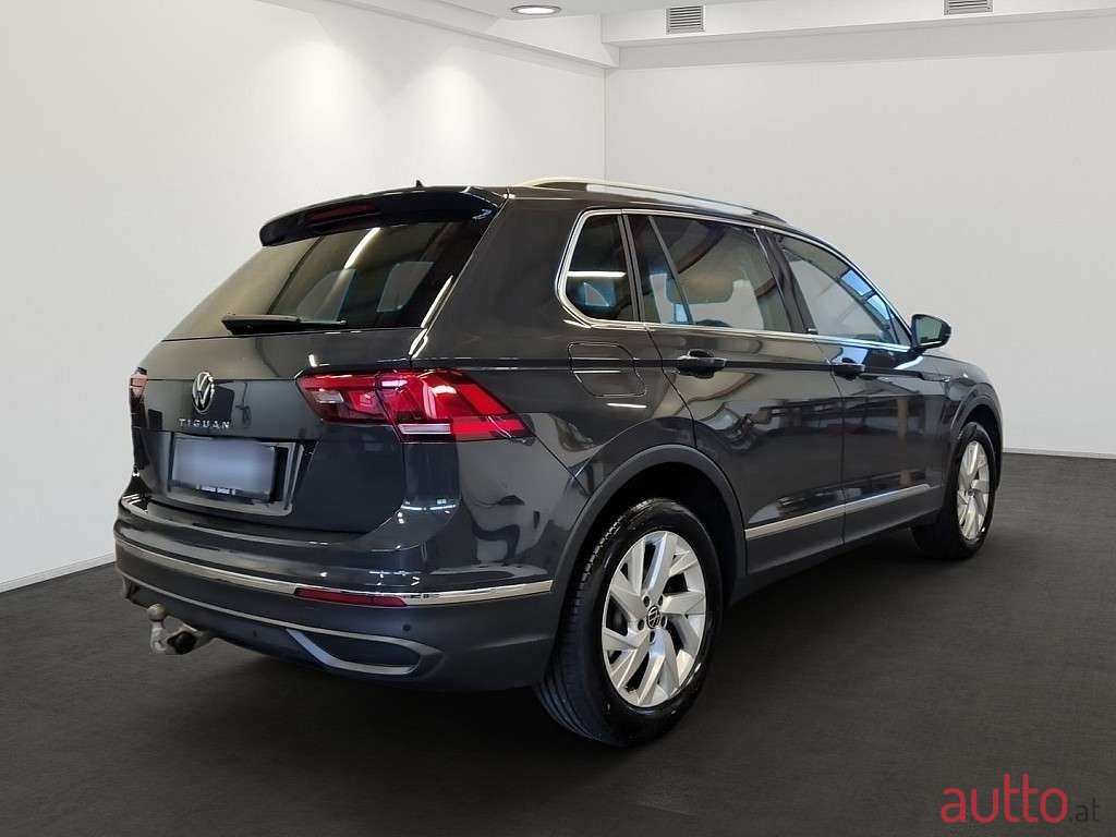 2024' Volkswagen Tiguan photo #4