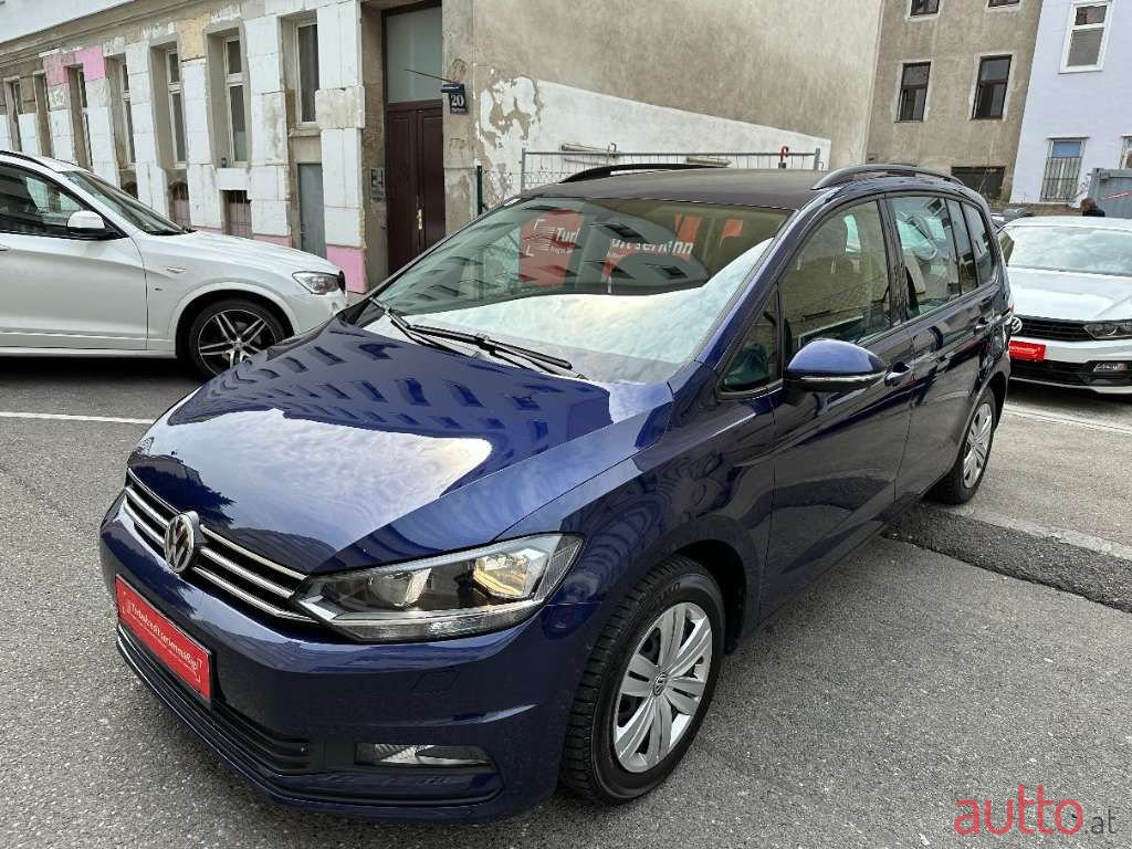 2014' Volkswagen Touran photo #4