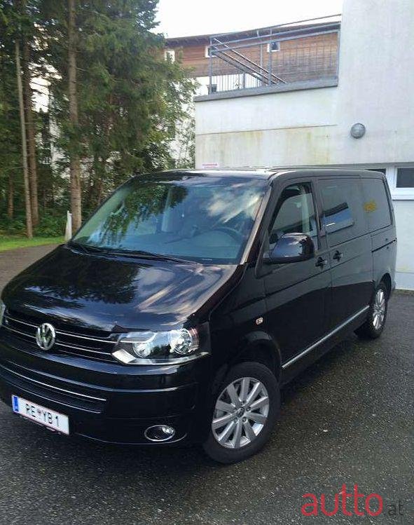 2013' Volkswagen Multivan photo #1