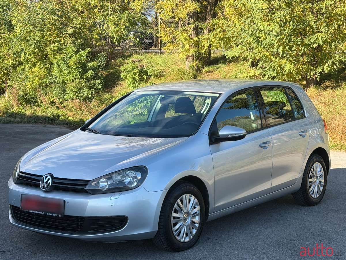 2011' Volkswagen Golf photo #1